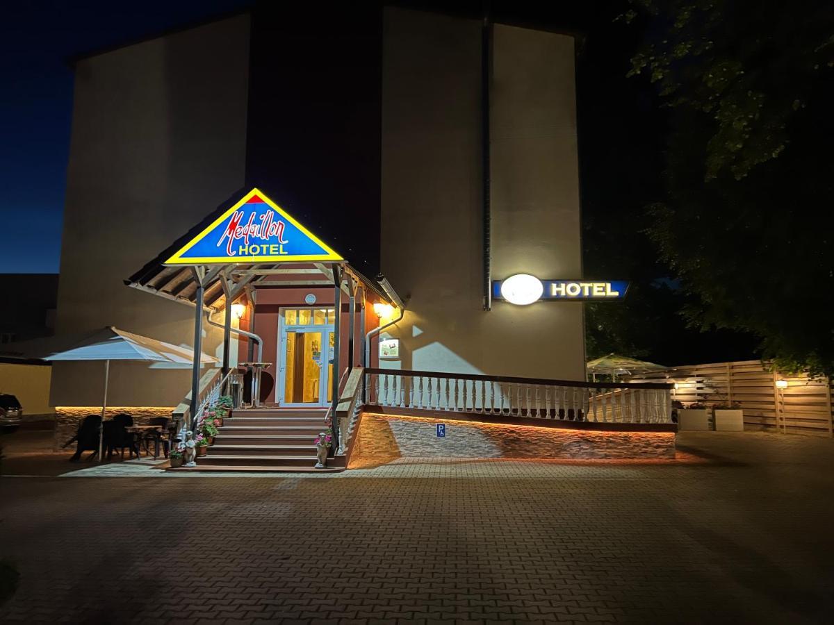 Hotel Medaillon Магдебург Екстериор снимка